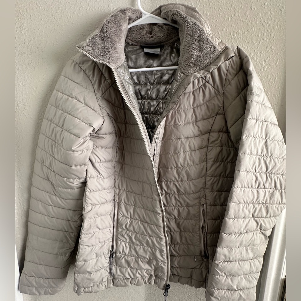Columbia Women's Champagne Gold  Puffer Jacket with Fur lined Neck M